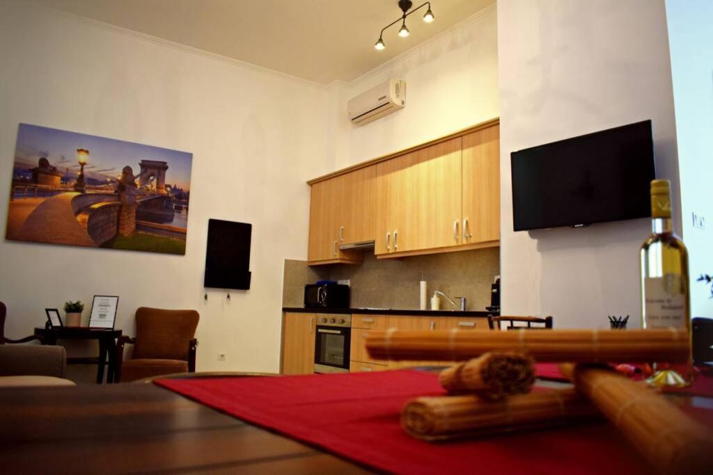 In Historical Building With Free Private Parking Apartmán