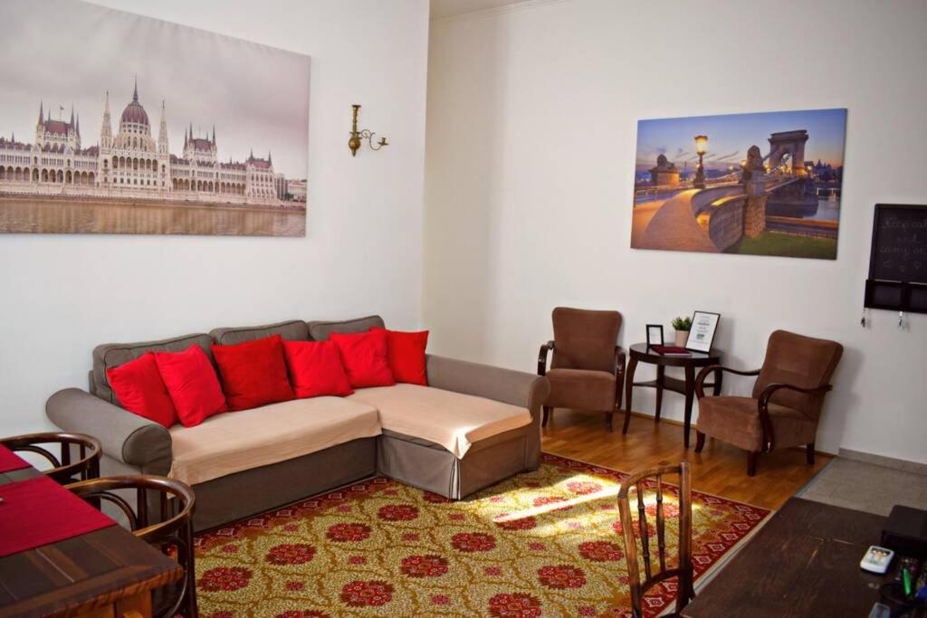 In Historical Building With Free Private Parking Budapešť